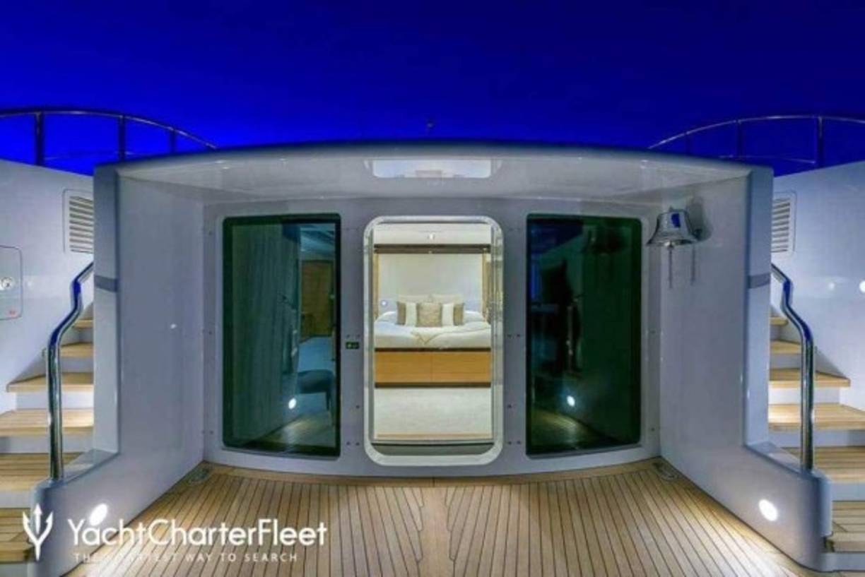 Espectacular en su interior, así es el yate que rentó Cristiano para sus vacaciones en Francia.