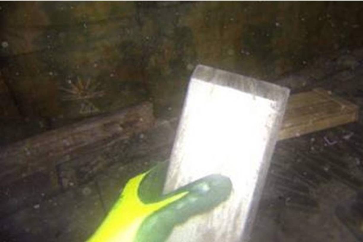 Esta imagen muestra un lingote de plata. Muchas teorías afirman que el tren nazi oculto en una red de túneles secretos en Polonia contiene un tesoro. Los nazi utilizaban los trenes para trasladar su oro y plata, según expertos.