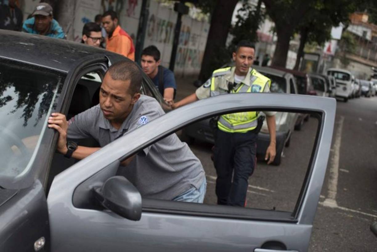 Un panorama similar se presentaba en San Cristóbal -capital de Táchira-, donde este jueves también había largas filas. La ciudad tiene restricciones especiales para la venta debido al contrabando hacia Colombia.