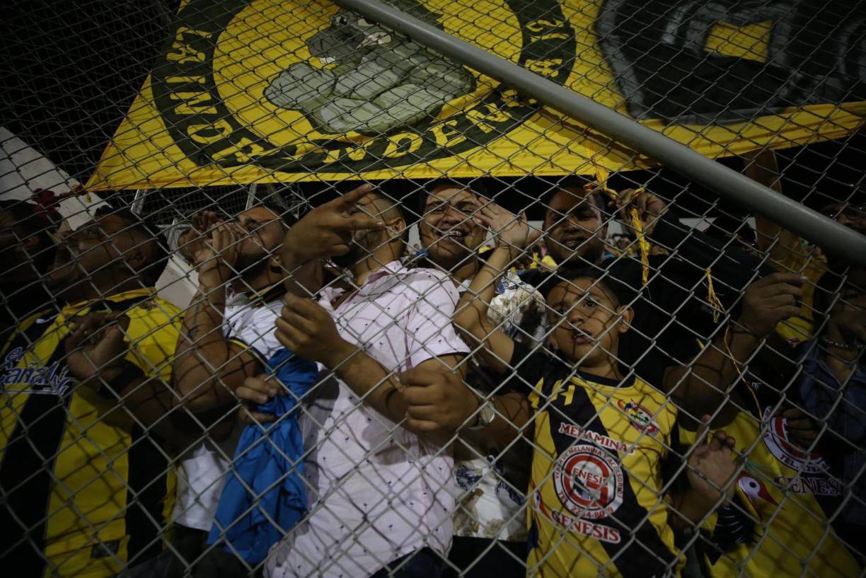 Estas fueron algunas de las mejores imágenes de los festejos de la afición del Génesis y la fiesta en las graderías del Carlos Miranda.