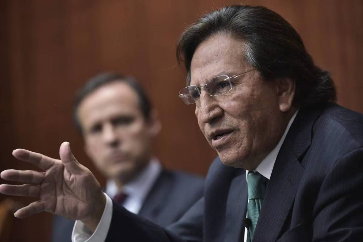 El caso del presidente Alejandro Toledo (2001-2006) es distinto a los anteriores porque él no ha sido juzgado en EE.UU., pero fue Estados Unidos el que lo extraditó a su país, donde allí fue juzgado por recibir sobornos por más de 30 millones de dólares de la empresa brasileña Odebrecht.