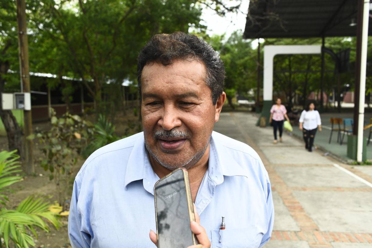 Wilson Burgos, director del JTR aprovechó la ocasión para felicitar en este día especial de los estudiantes a los más de cuatro mil educandos que tiene esta insigne institución educativa sampedrana.