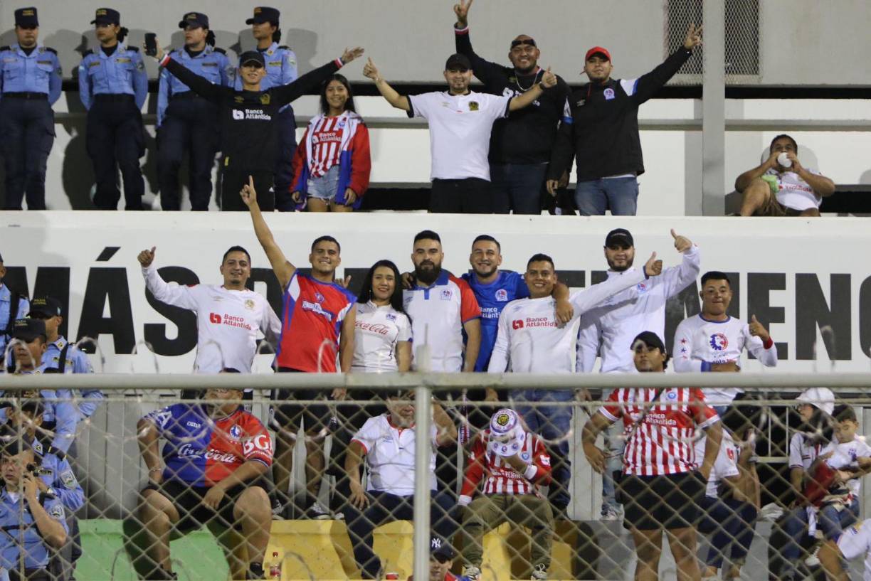 Las cámaras de Diario LA PRENSA capturaron las mejores imágenes en la gradería del recinto de Comayagua.