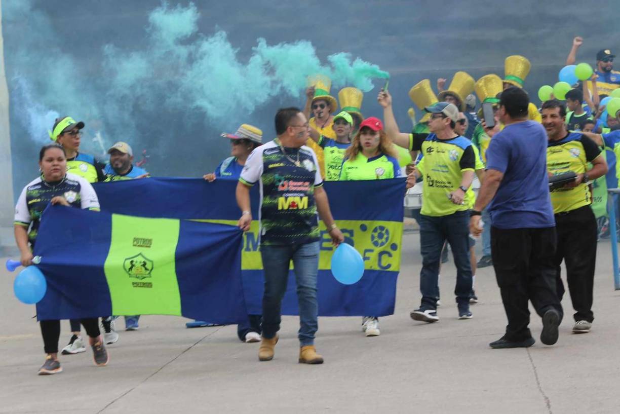 La afición olanchana llegó con toda la euforia al Juan Ramón Brevé en busca de ver el triunfo de su equipo.