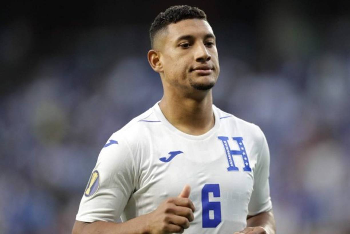 Bryan Acosta: Estará en el centro del campo.