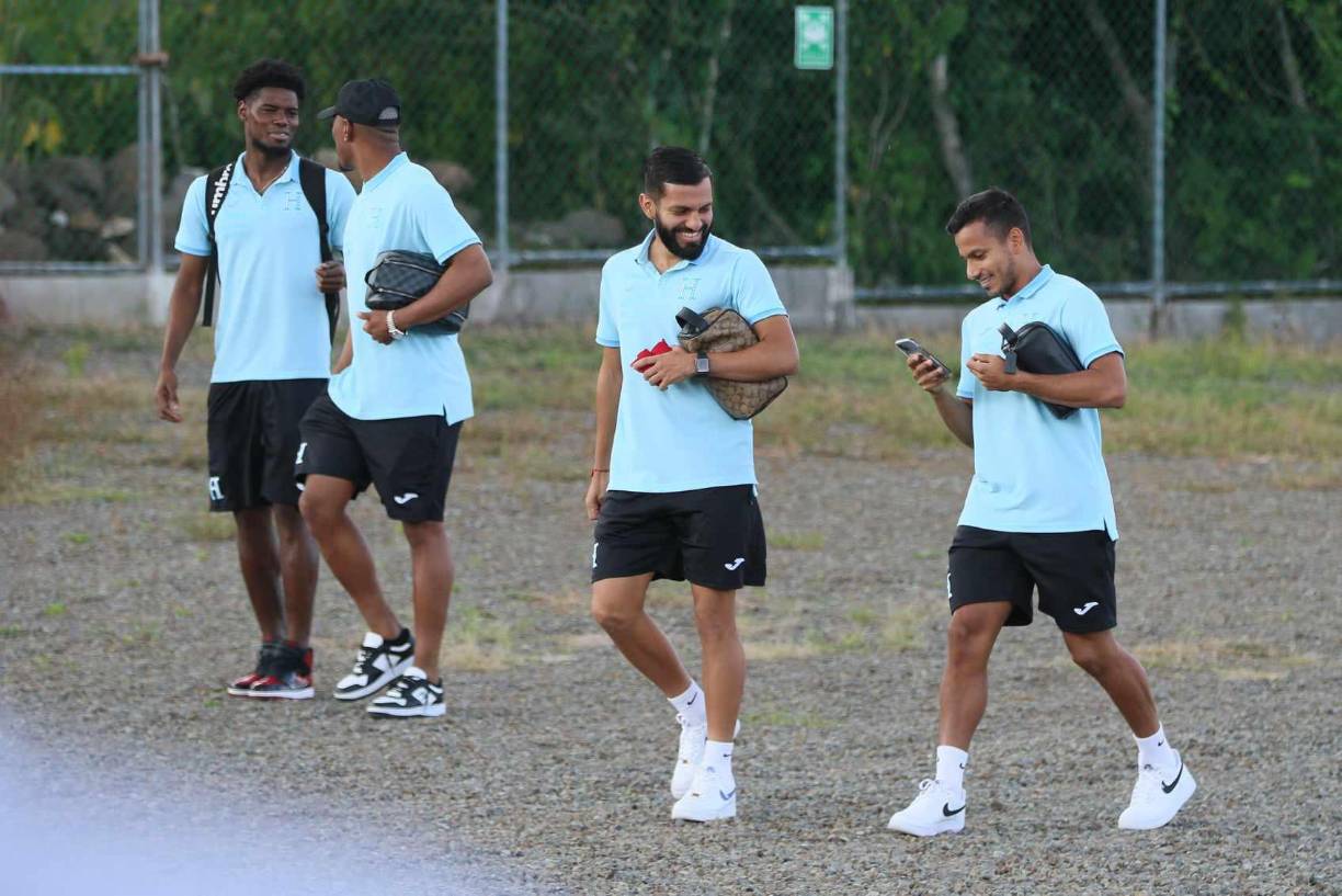 La calma de los futbolistas Jorge Álvarez y Edwin Rodríguez. Ambos apuntan a tener minutos en el choque de este martes ante Granada a las 8:10 de la noche.