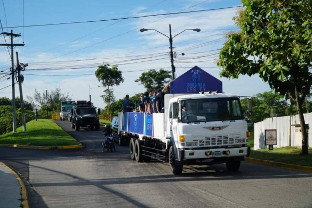 Total algarabía destacó en esa mañana de regreso a clases donde la generación 2018 de la Inter comenzó con pie derecho la ruta de estudios para alcanzar su anhelado título de bachillerato bilingüe.