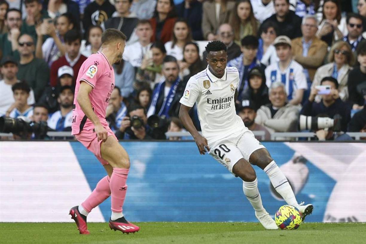 Con sus regates y sus centros con el exterior del pie, el prodigio brasileño volvió a realizar un encuentro cinco estrellas, pero algunas de sus acciones siguen generando problemas para su historial.