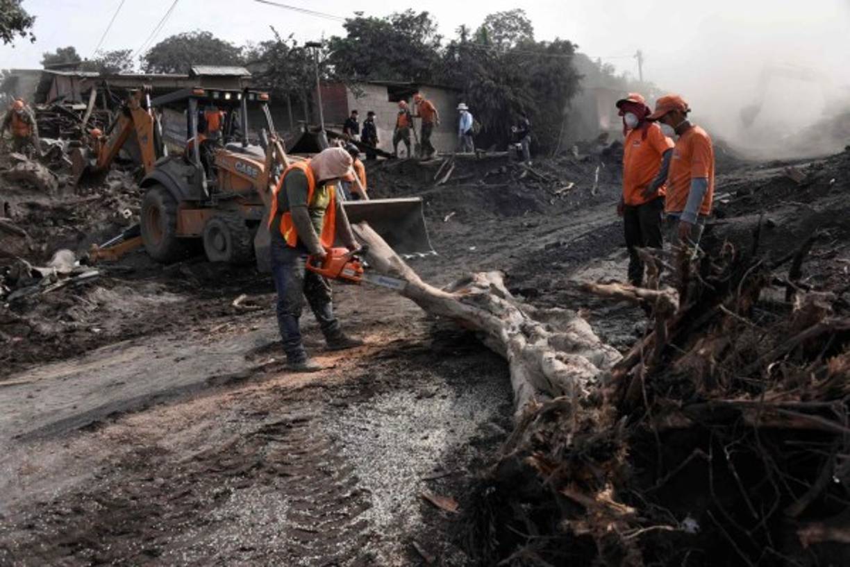 El volcán de Fuego sigue hoy activo, con explosiones débiles y moderadas, según alertó el Instituto Nacional de Sismología, Vulcanología, Meteorología e Hidrología (Insivumeh).<br/>