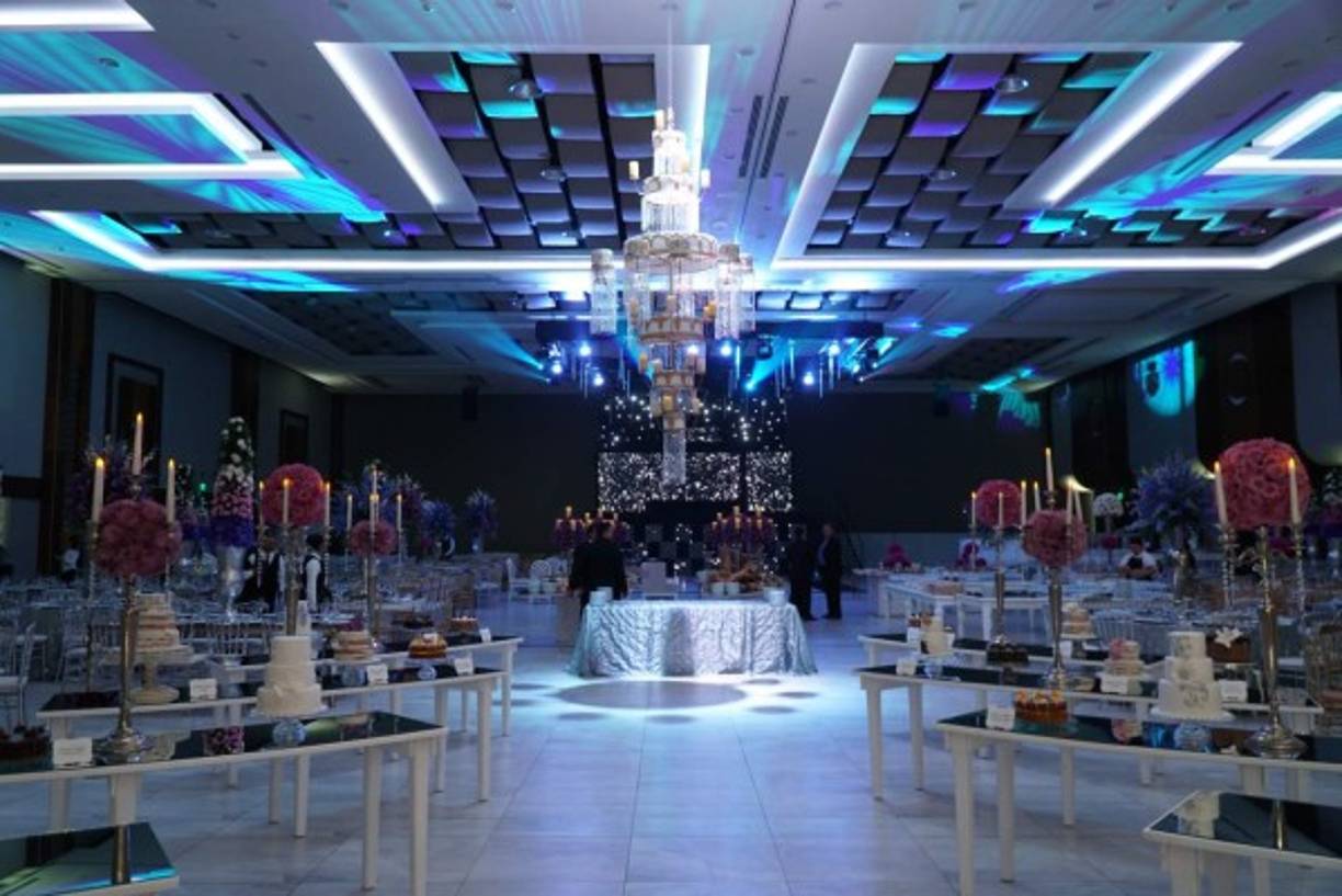 El salón Napoleón al completo del centro de convenciones Copantl lució una decoración clásica, con tonos lila y sutileza.