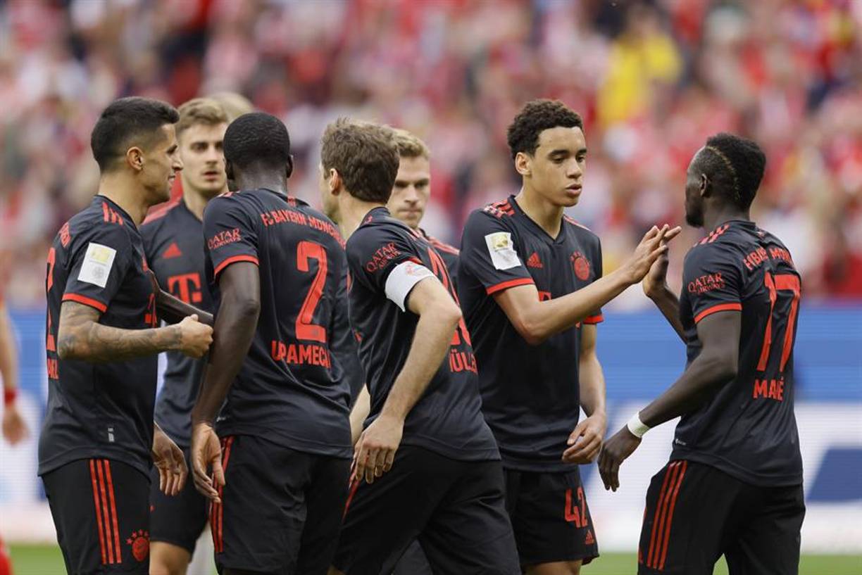 El Bayern Múnich no está viviendo una de sus mejores temporadas por lo que para el próximo mercado de fichajes estaría preparando una barrida. Jugadores como Mané, Gnabry, Noussair Mazraoui, Mathys Tel, Ryan Gravenberch, Pavard, Cancelo y Sommer.