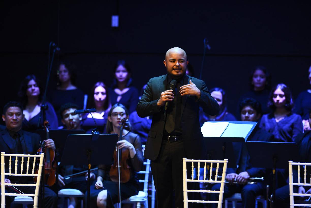 Óscar Barahona, director artístico y fundador de la FIL, agradeció a los espectadores por su fidelidad en cada uno de sus eventos. 