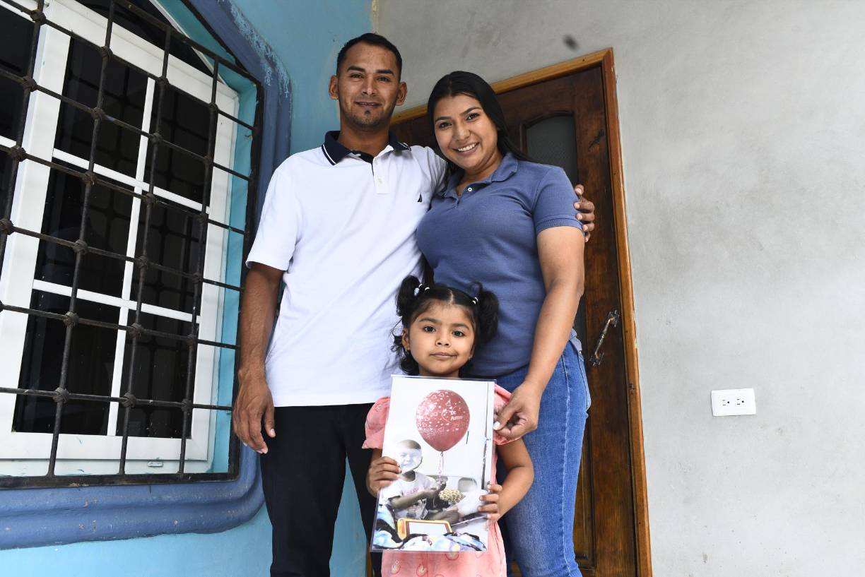 El amor por Valery y su ejemplo de fortaleza hizo a sus papás Carlos y Bessy, su familia y toda la comunidad de Guaymas que los apoyó, resistir junto a ella la dureza de una enfermedad que es dolorosa, pero que se cura gracias a organizaciones como la Fundación Hondureña para el Niño con Cáncer y hospitales como el Mario Rivas y el Seguro Social.