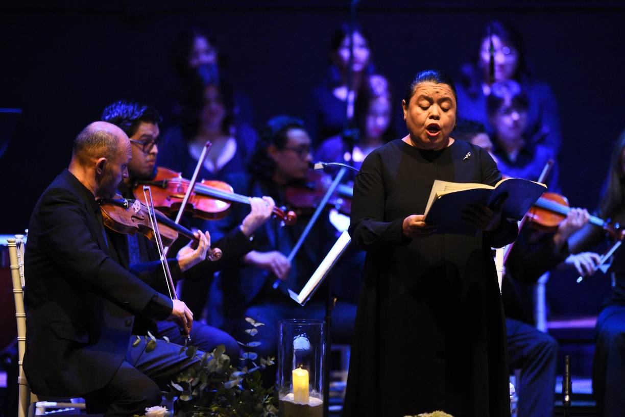 La FIL de SPS deleitó a su público con la compañía del Coro Sinfónico de Honduras, además de contar con la participación de cuatro solistas. 