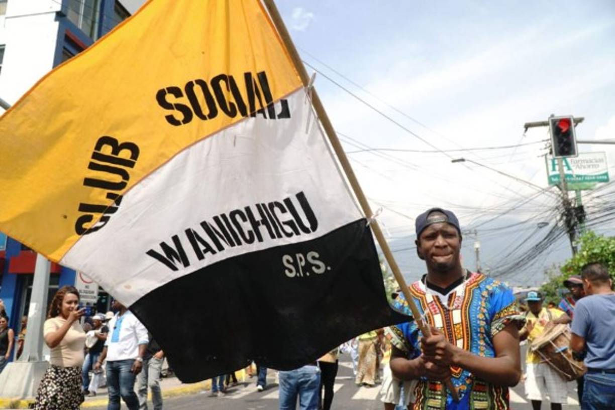 La comunidad garífuna ondeó sus colores durante las celebraciones.