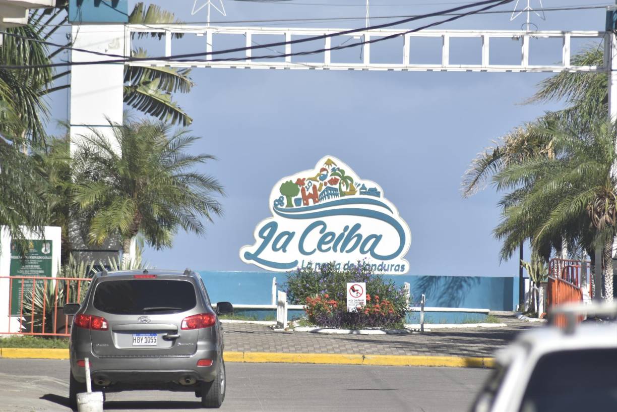 La Ceiba ha tenido un cambio en los últimos años con la creación de diferentes sitios turísticos como ser, el Malecón, paseo de Los Ceibeños y el muelle turístico Reinaldo Canales. 