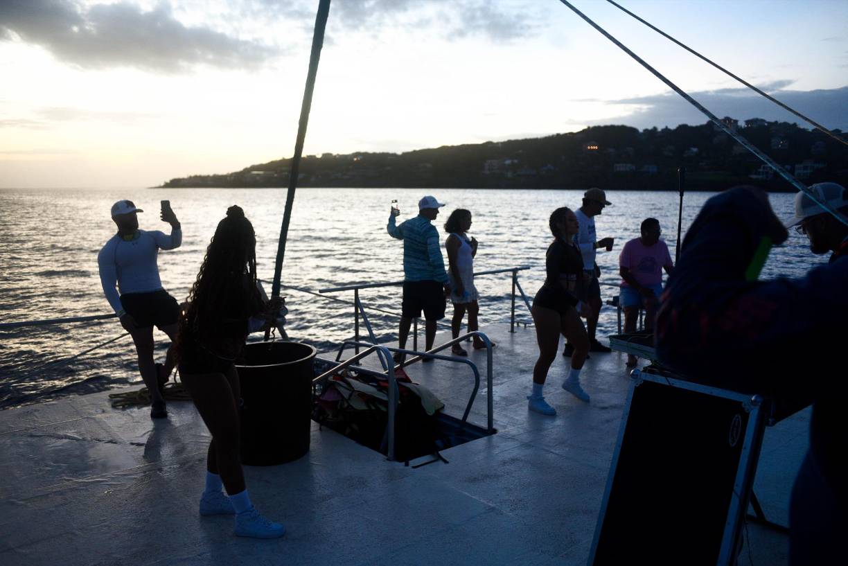 La fiesta estuvo a cargo de la animación de “El Nandoteo”, bajo un espectacular cielo que poco a poco fue brindando un atardecer inolvidable.