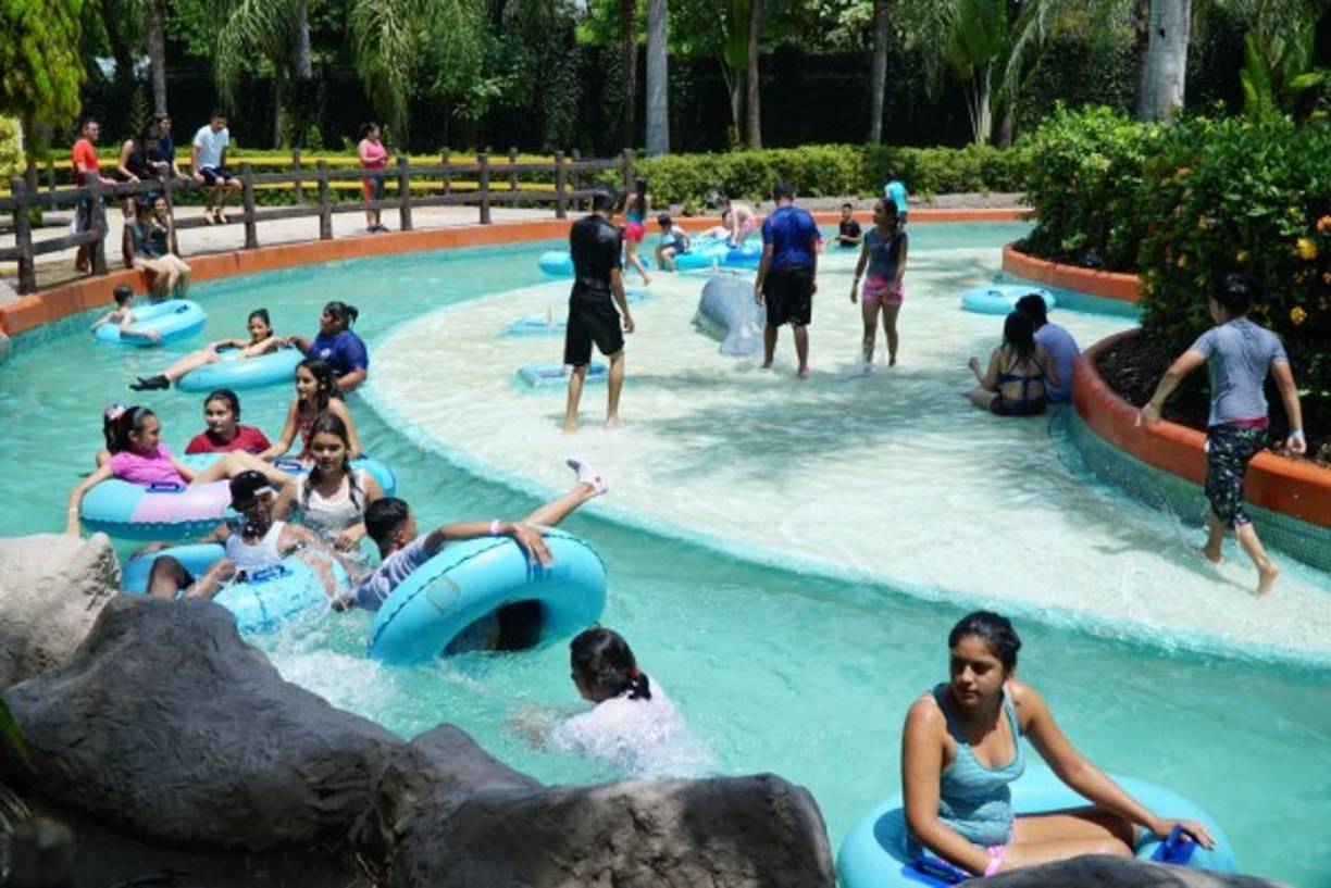 Muchas personas vienen de diferentes partes de la zona norte del país para mitigar las altas temperaturas del verano 2018.