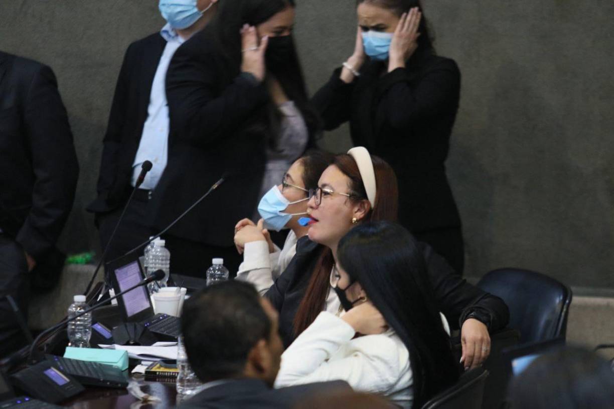 Pero, finalmente, la ley se aprobó con 73 votos a favor, incluyendo a diputados de Libre, del Partido Liberal y unos cuantos del PSH.