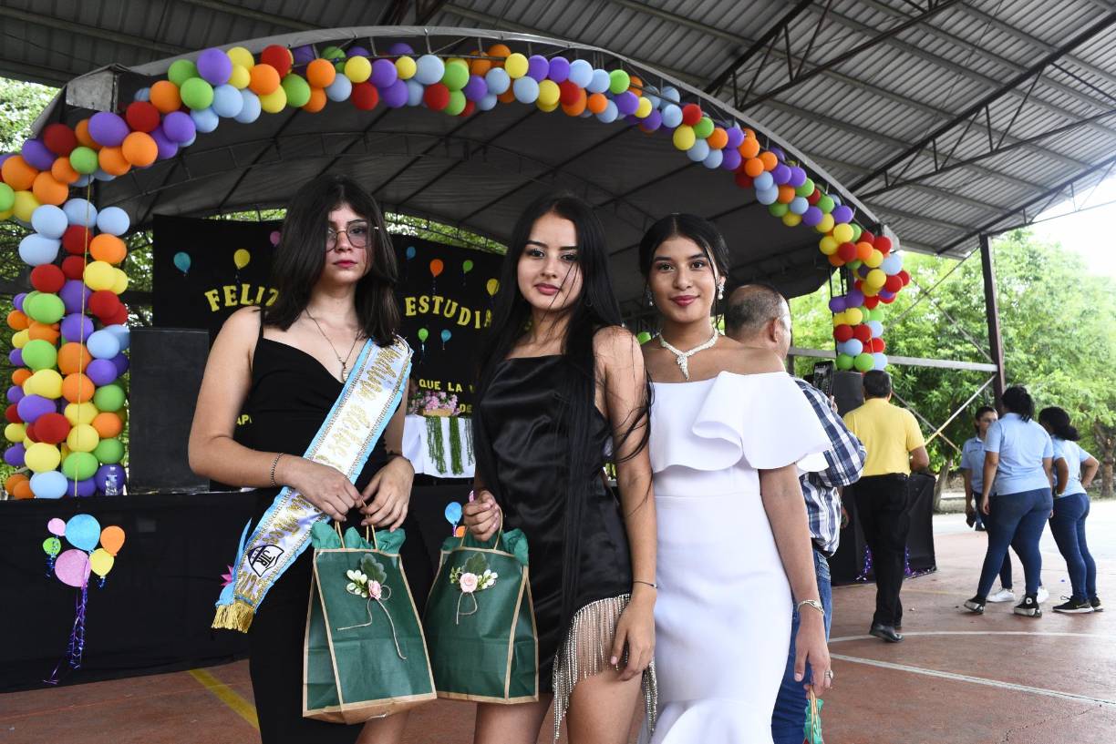 ”Los estudiantes deben desempeñarse cada día en hacer un esfuerzo extra, estamos en una cultura light, pero eso no significa que no vamos a tener disciplina, debemos de hacerlo ante un mundo globalizado y competitivo”, compartió Burgos como mensaje para los estudiantes.