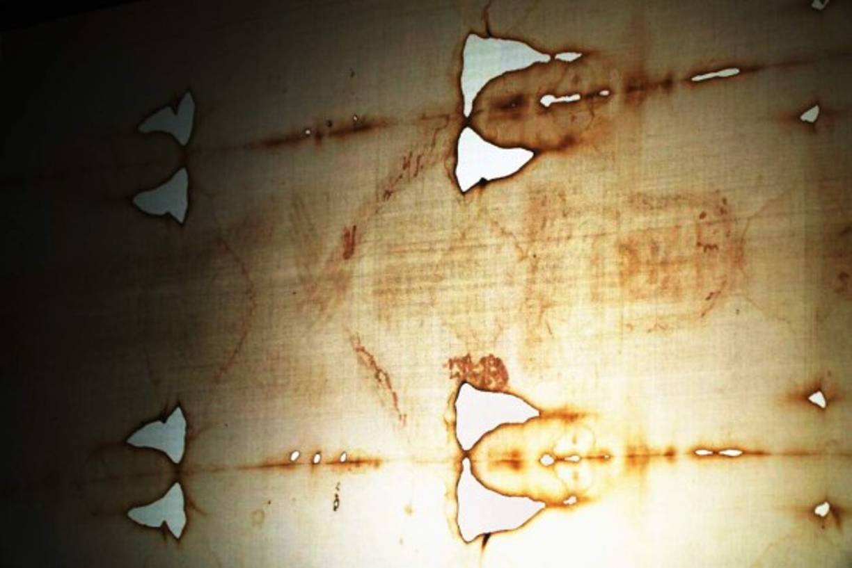 La réplica de la Sábana Santa fue donada por el Museo de la Síndone y permanerá expuesta permanentemente en la Basílica Menor de Suyapa en Tegucigalpa.