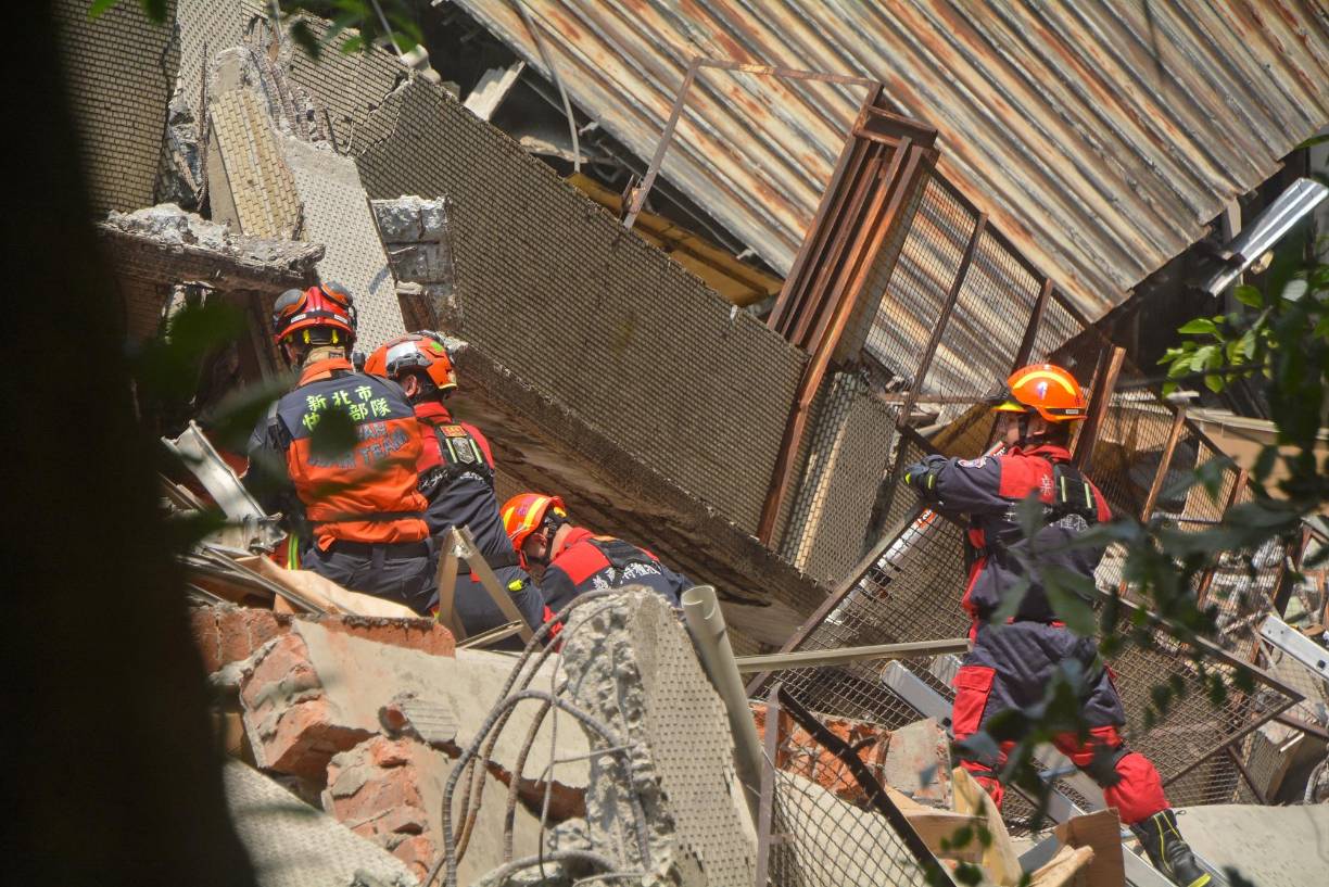 Todos los decesos ocurrieron en el condado de Hualien, el punto más cercano al epicentro del sismo en el este de la isla, señaló el cuerpo de bomberos. Además, 821 personas resultaron heridas, agregó esta fuente sin precisar la gravedad de las lesiones.