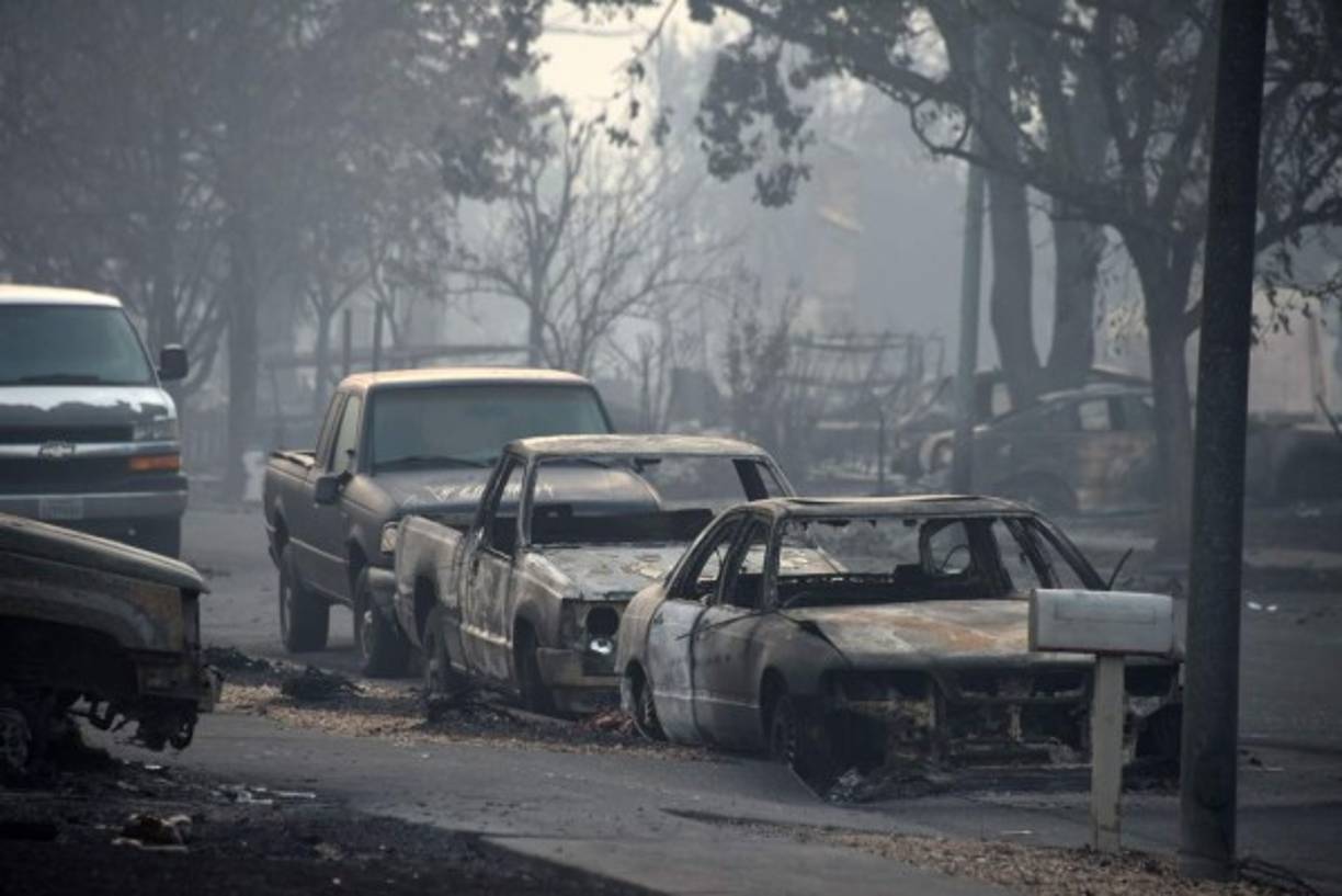 Sólo en Sonoma, más de 25.000 personas tuvieron que abandonar sus hogares. Unas 5.000 lograron refugiarse en albergues temporales, indicó el lunes la oficina del sherif.<br/>