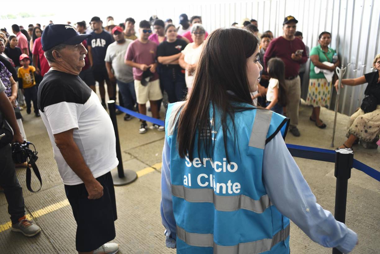De igual manera, solo una persona tendrá la posibilidad de entrar al área de desabordaje para ir a recibir a su familiar o amigo.