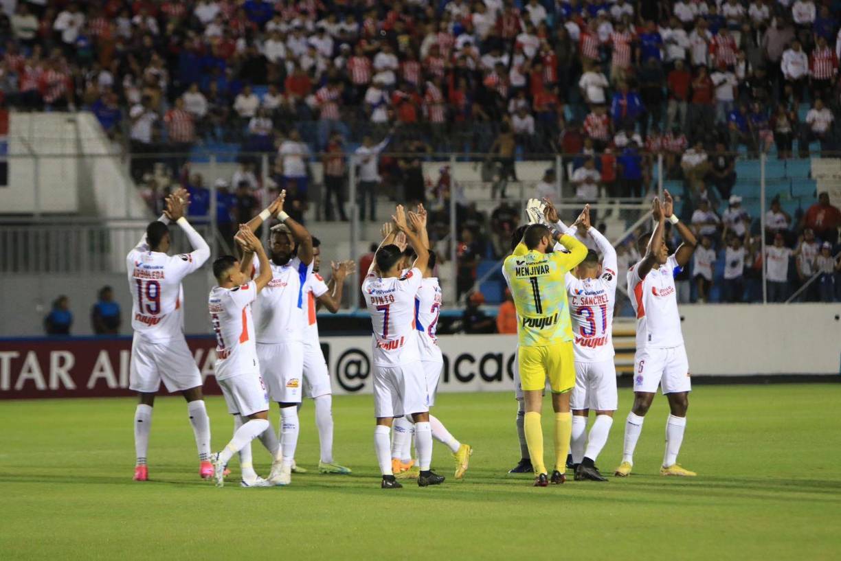 A pesar que el Olimpia continuó acercándose a la meta rival el resultado no se movió más y los canaleros sacaron un valioso punto, los blancos decepcionaron en casa.
