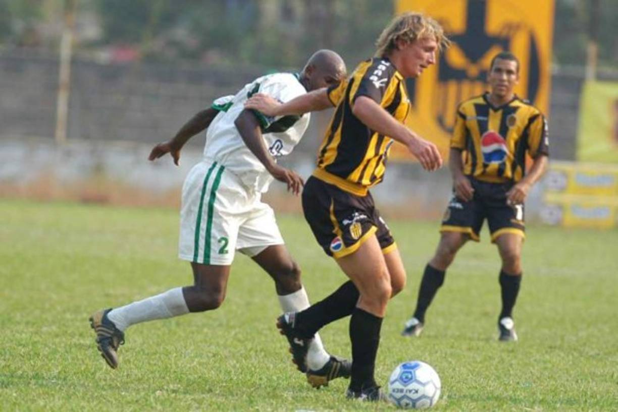 Sergio Diduch - El delantero argentino pasó sin pena ni gloria en el equipo aurinegro en una temporada. Disputó 39 partidos anotando apenas 8 goles (2005-2006).