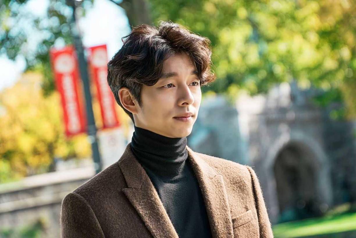 Goblin - Esta es una serie de fantasía que marcó hitos históricos en la televisión surcoreana. Gong Yoo interpreta a Kim Shin, un antiguo general de la dinastía Goryeo que ha sido condenado con la inmortalidad después de una traición.