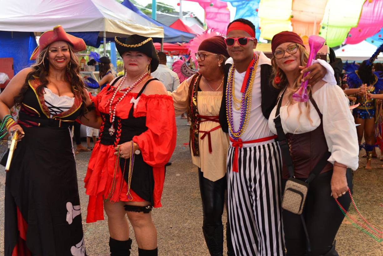 El Conch Festival se celebra una semana con muchas actividades, conciertos, carrozas acuáticas y carnavalitos en diferentes sitios de Guanaja. 