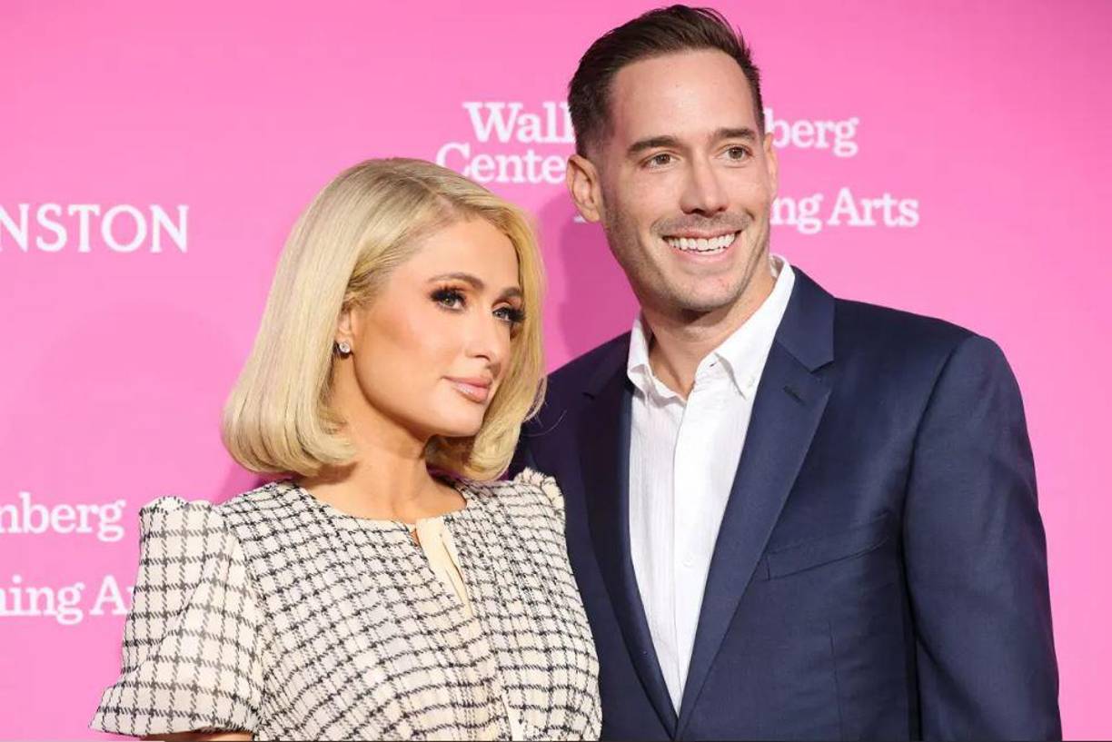 Paris Hilton y su esposo, Carter Reum, convirtieron en padres a través de un vientre subrogado.