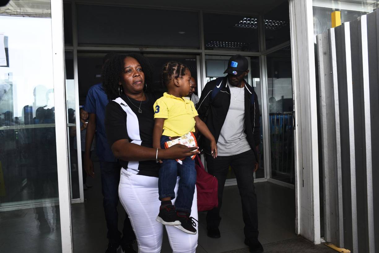 Figueroa relató que estuvieron nadando alrededor de tres horas en las profundas aguas.