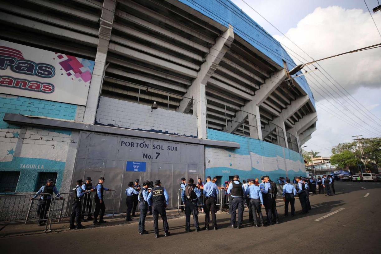 El recinto capitalino vive un tremendo ambiente para recibir el debut de la Bicolor en la Nations League de Concacaf.