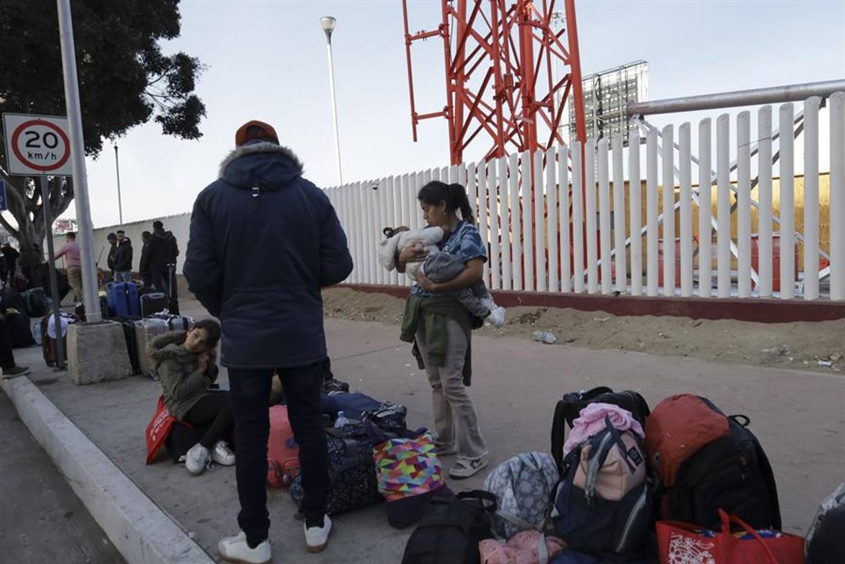 La aplicación móvil CBP One dejó de funcionar el lunes, según informó la Oficina de Aduanas y Protección Fronteriza (CBP) en su página web.