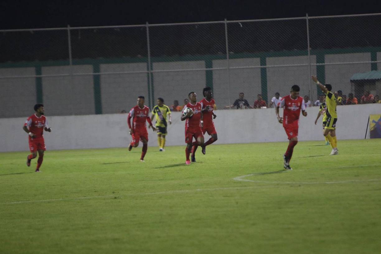 Sin embargo, la Real Sociedad despertó y dos minutos más tarde Rony Martínez mandó el esférico al fondo de la meta y colocó el 3-1. Al 72’, Luis Ortiz acortaba distancias.