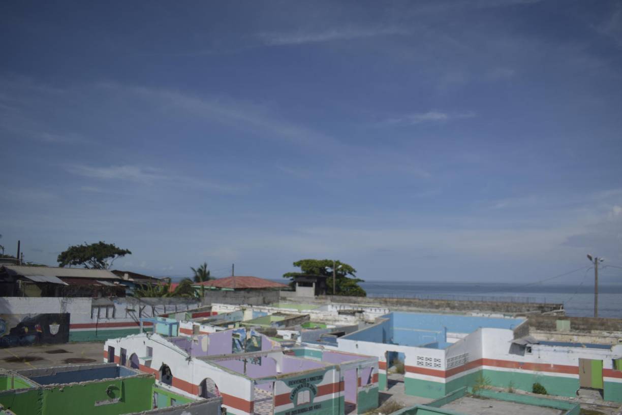 Así se observa desde lo alto el viejo centro penal, un edificio que databa de más de un siglo que en sus incios sirvió como cuartel general de los militares. 