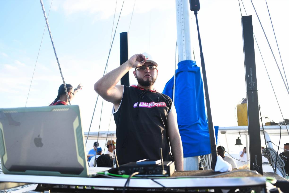 Dj Nando hizo un extraordinario trabajo con su consola y puso a todos a bailar.