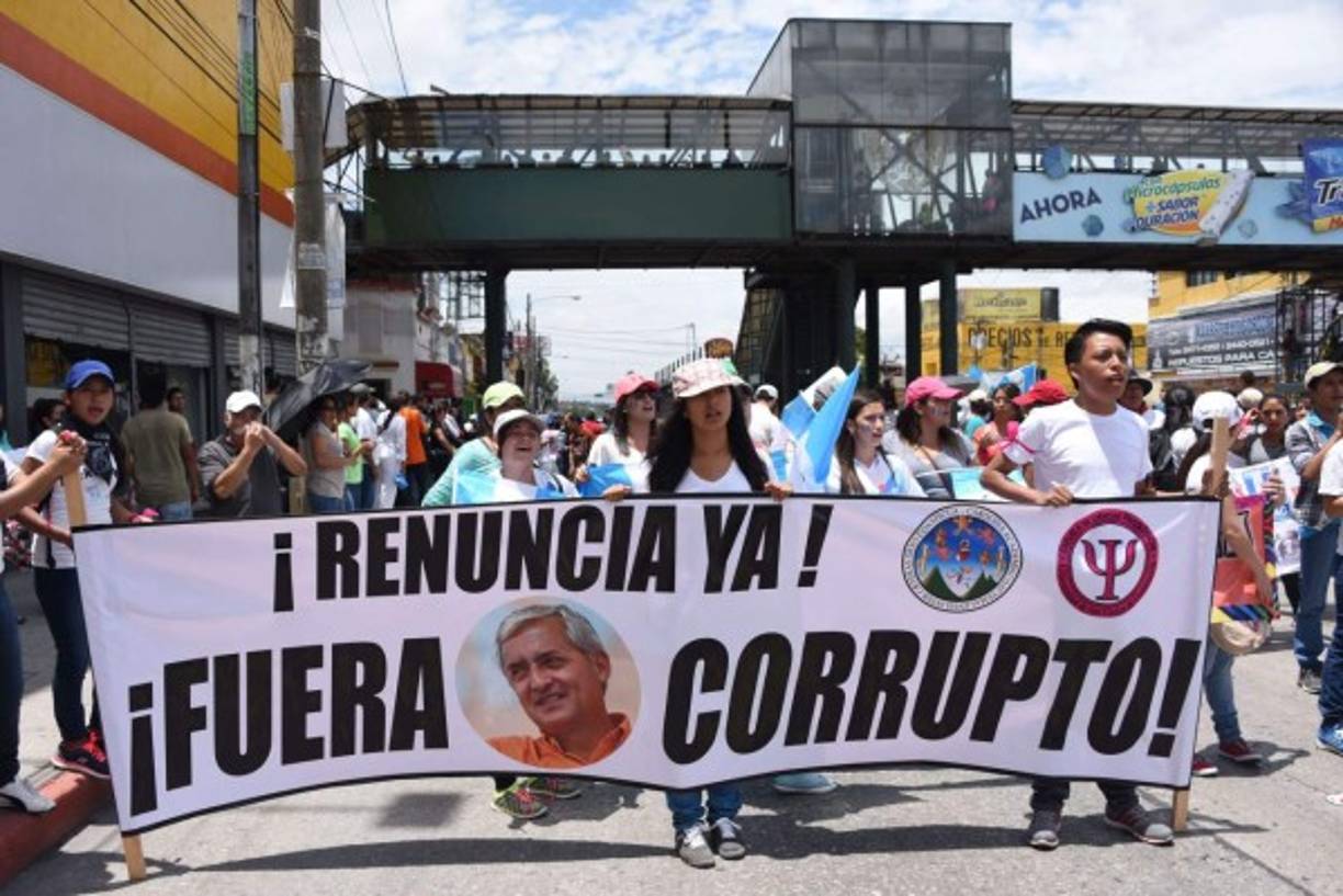 El repudio contra Pérez es prácticamente generalizado. Académicos, universitarios, activistas de derechos humanos, organizaciones indígenas, iglesias, campesinos y los empresarios piden la renuncia.