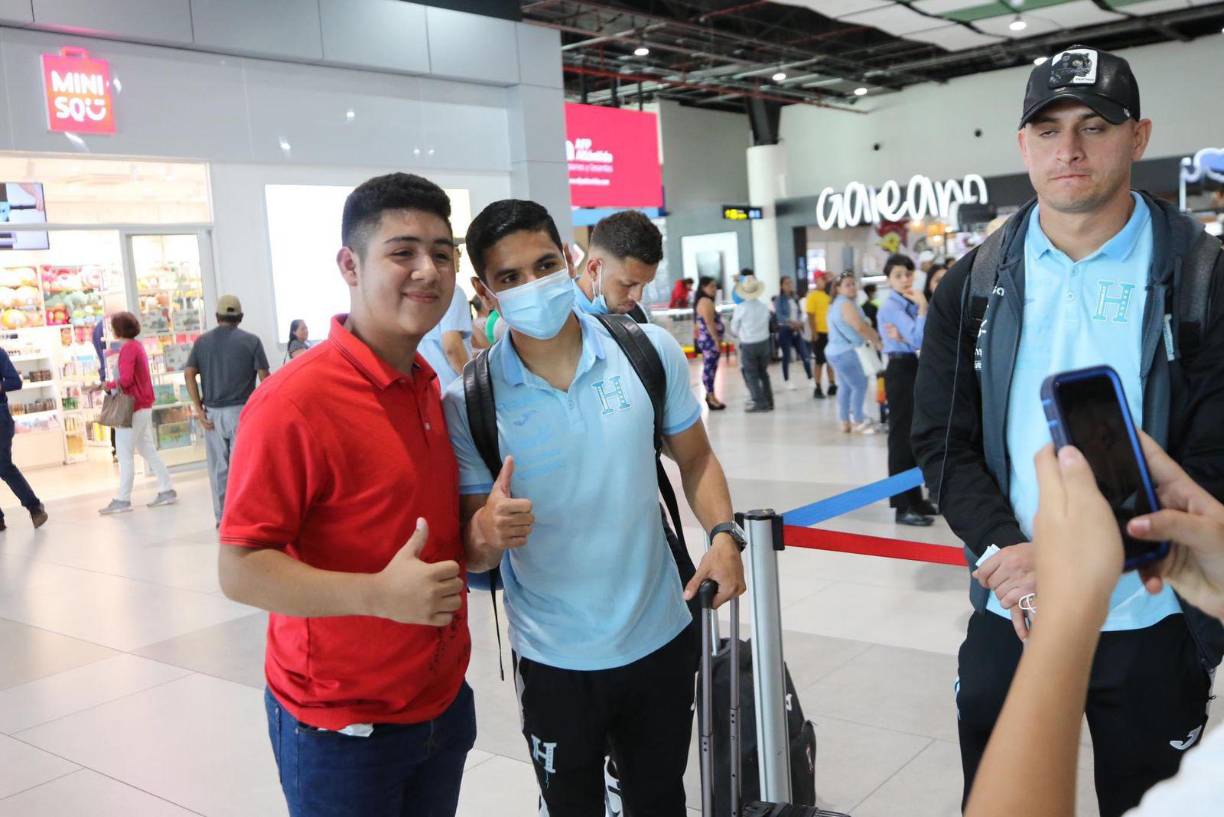 Los seleccionados nacionales aprovecharon para compartir con los presentes y tomarse fotografías con los pequeños.