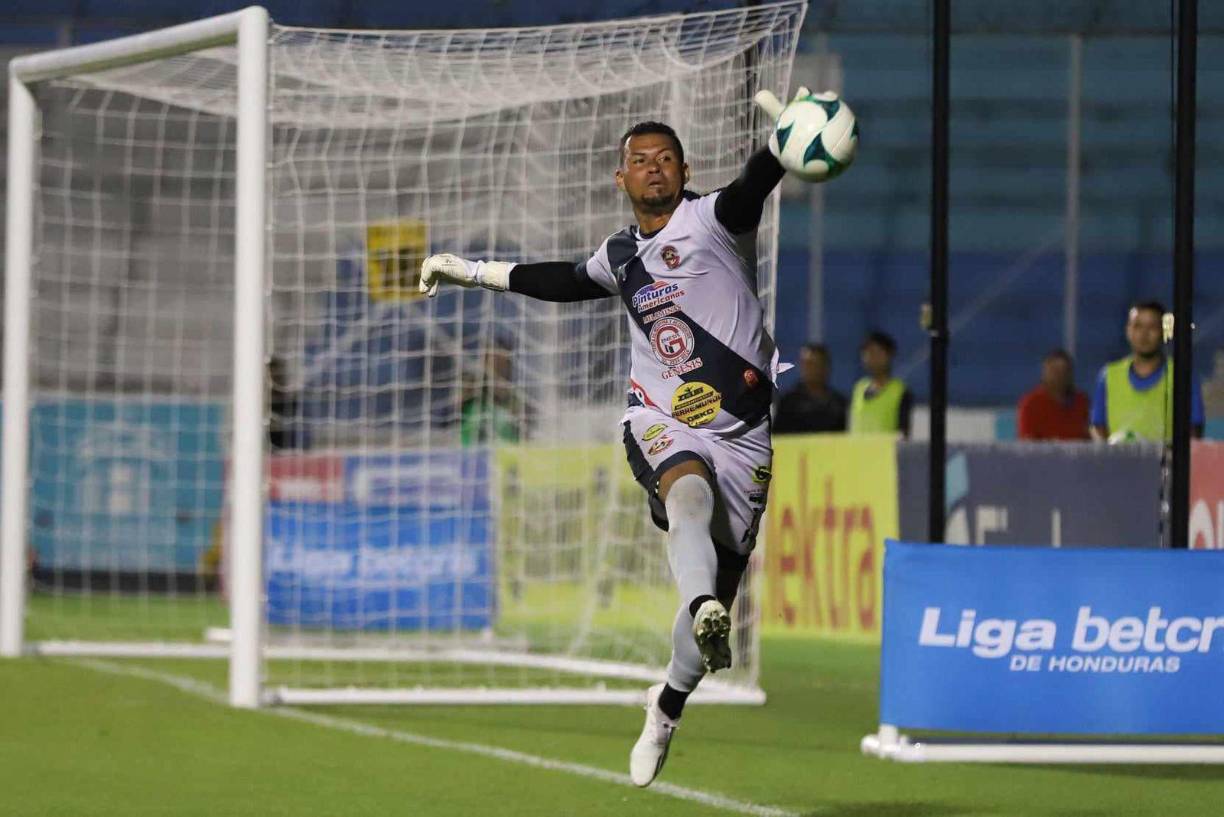 El arquero aurinegro se convirtió en el héroe del Génesis en el partido. Sus intervenciones mantenían el empate sin goles en Tegucigalpa.
