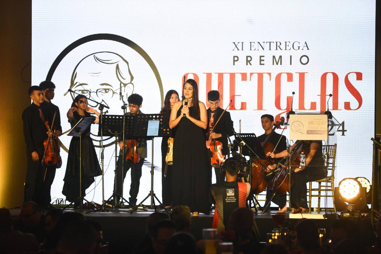 Marcela Fernández y sus “cipotes” de Proyecto Uremu también brillaron en el escenario. Vale destacar que ella fue una de las ganadoras del Premio Quetglas 2023.