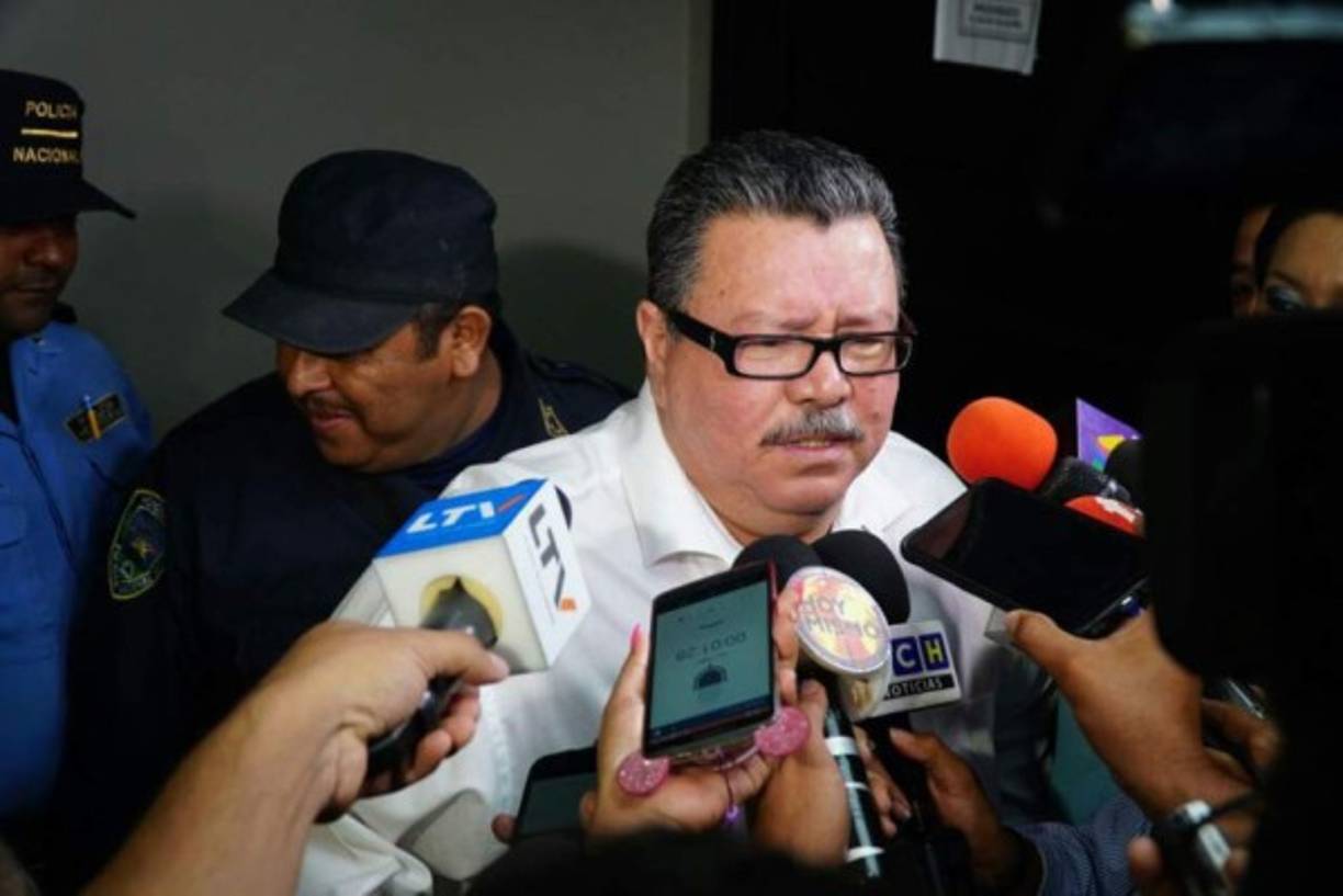 El exjefe edilicio sampedrano Óscar Kilgore, y los exservidores públicos Óscar Guerra y Serapio Umanzor, fueron declarados culpables este martes por actos irregulares. El Tribunal de Sentencia, a través de la Sala 3, falló contra el exalcalde Kilgore y el extesorero municipal Guerra, a quienes se les supone responsables del delito de abuso de autoridad; y contra Serapio Umanzor Díaz, exdirector de comunicaciones, por el delito de malversación de caudales públicos.