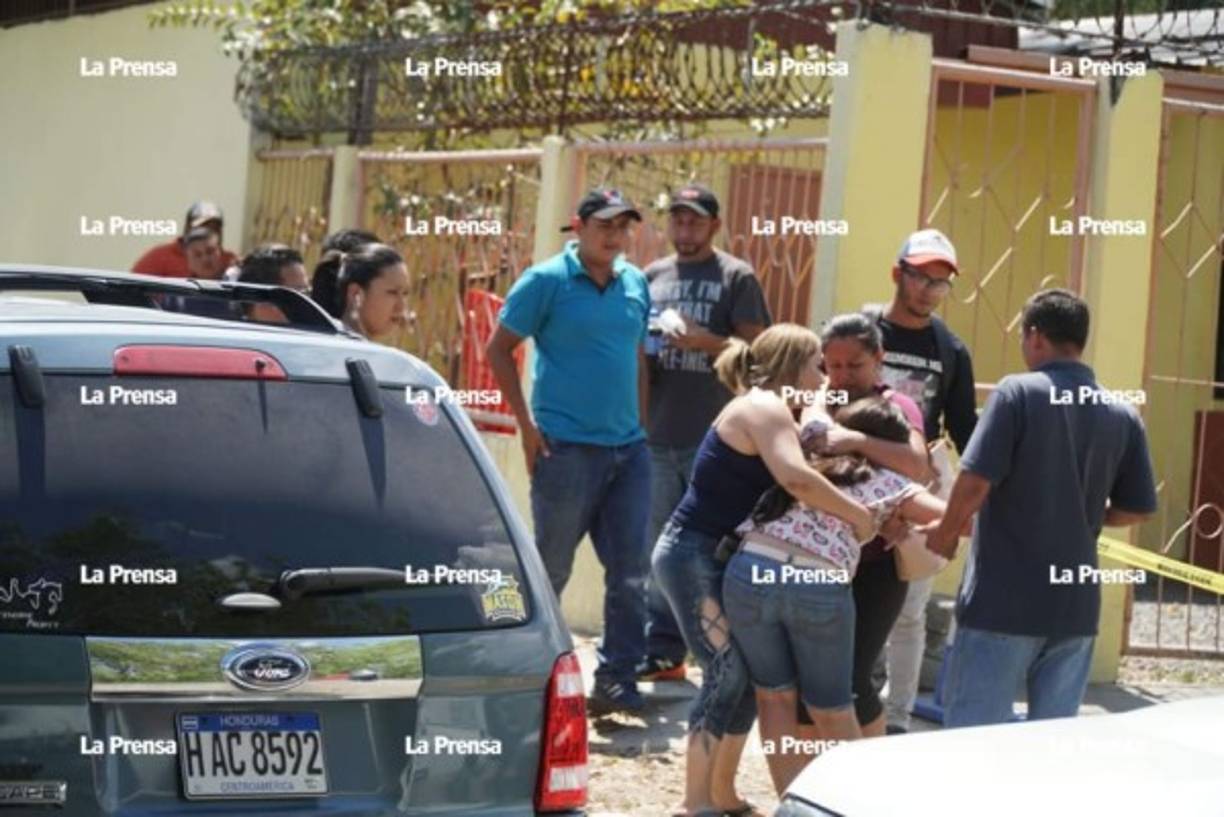 Desgarradoras imágenes del momento en que llegaron los familiares de los fallecidos.