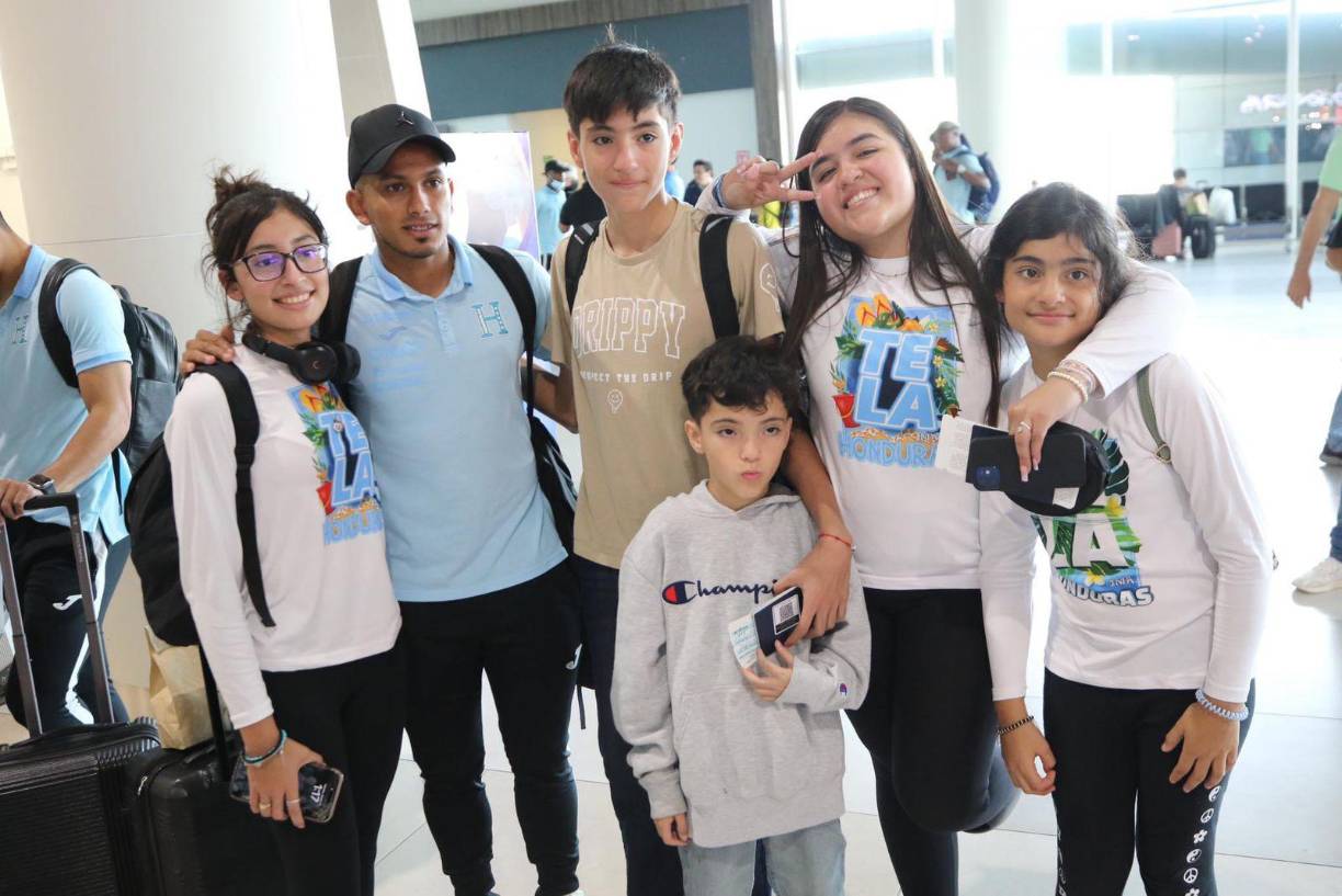 Los seleccionados nacionales aprovecharon para compartir con los presentes y tomarse fotografías con los pequeños.