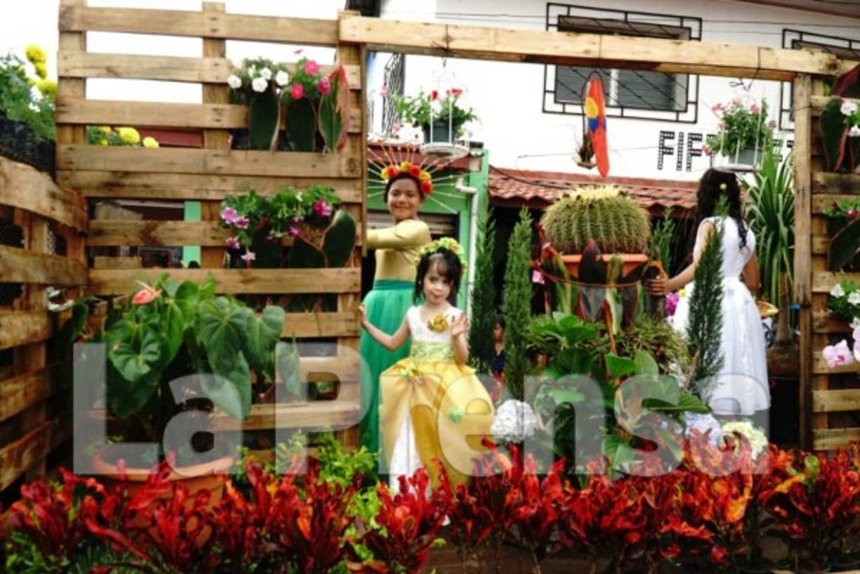 Pequeños y grandes disfrutaron del evento que se llenó de colores.