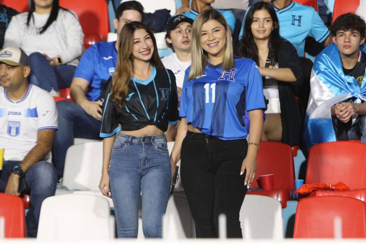 Las chicas que engalanaron el Estadio Nacional Chelato Uclés en la previa del Honduras vs Trinidad y Tobago