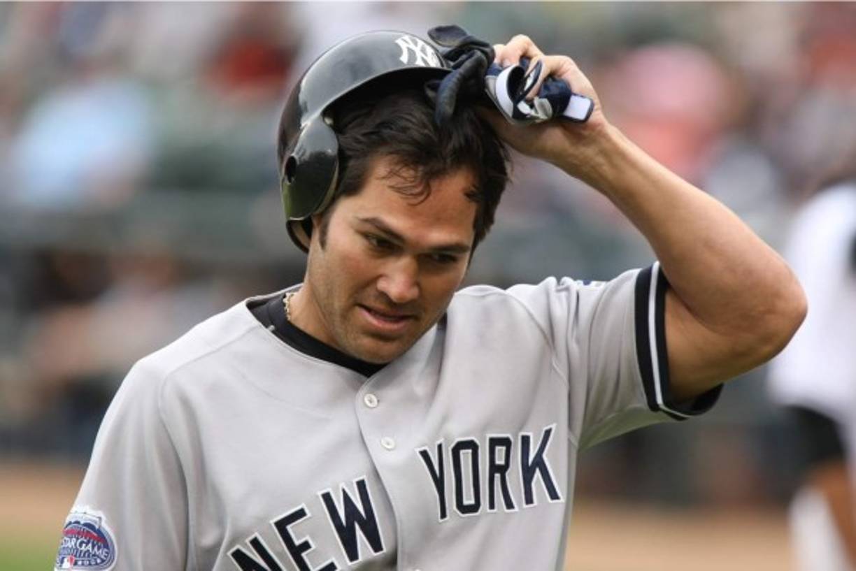 Y por último tenemos al ex beisbolista Johnny Damon de los NY Yankees y los Boston Red Sox , celebra 42 años.