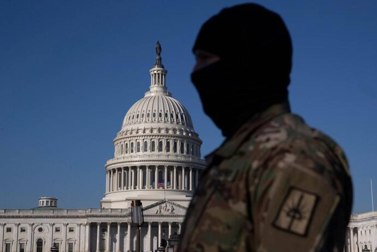 La toma de posesión es en sí un símbolo de la transición pacífica de poderes, una tradición que Trump rompió en 2021 al no acudir a la investidura de Biden denunciando, falsamente, un fraude electoral. La investidura de Trump contará con un gran despliegue de seguridad.